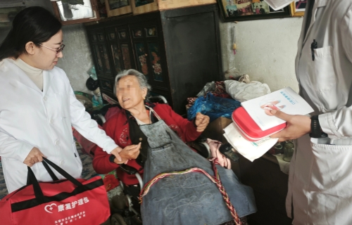 健康敲门，敲出暖心“医”靠