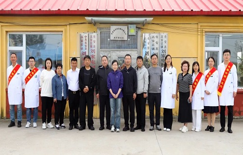 “红医”志愿服务队赴刘家屯村开展义诊服务活动